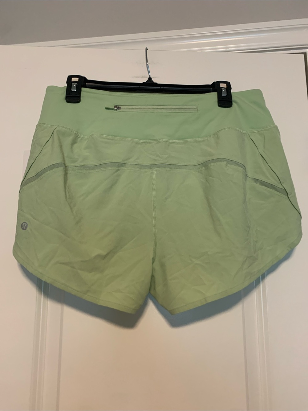 Lululemon New Style Speed Up Shorts w/ mesh vent in Lemongrass, 2.5in Sz L, NWT - Picture 5 of 6